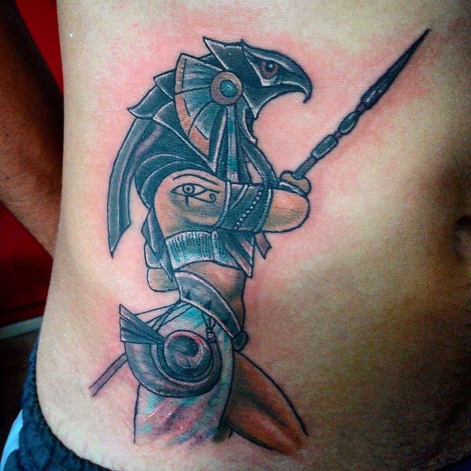 Tatuaje egipcio a color realizado en Dosho Tattoo Supply